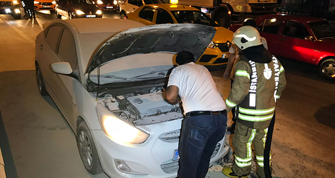 Beyoğlu’nda seyir halindeki vasıta alev aldı